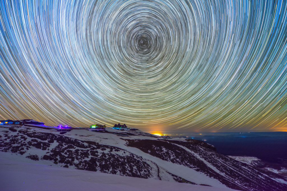 铜奖:《长白山冬夜之纯美光环》 作者:宗玉柱 铜奖:《长白山冬夜之纯美光环》 作者:宗玉柱