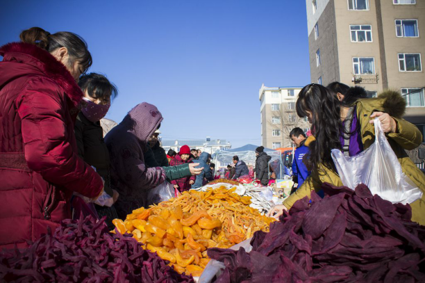 铜奖:《集 市》 作者:韩青春 铜奖:《集 市》 作者:韩青春